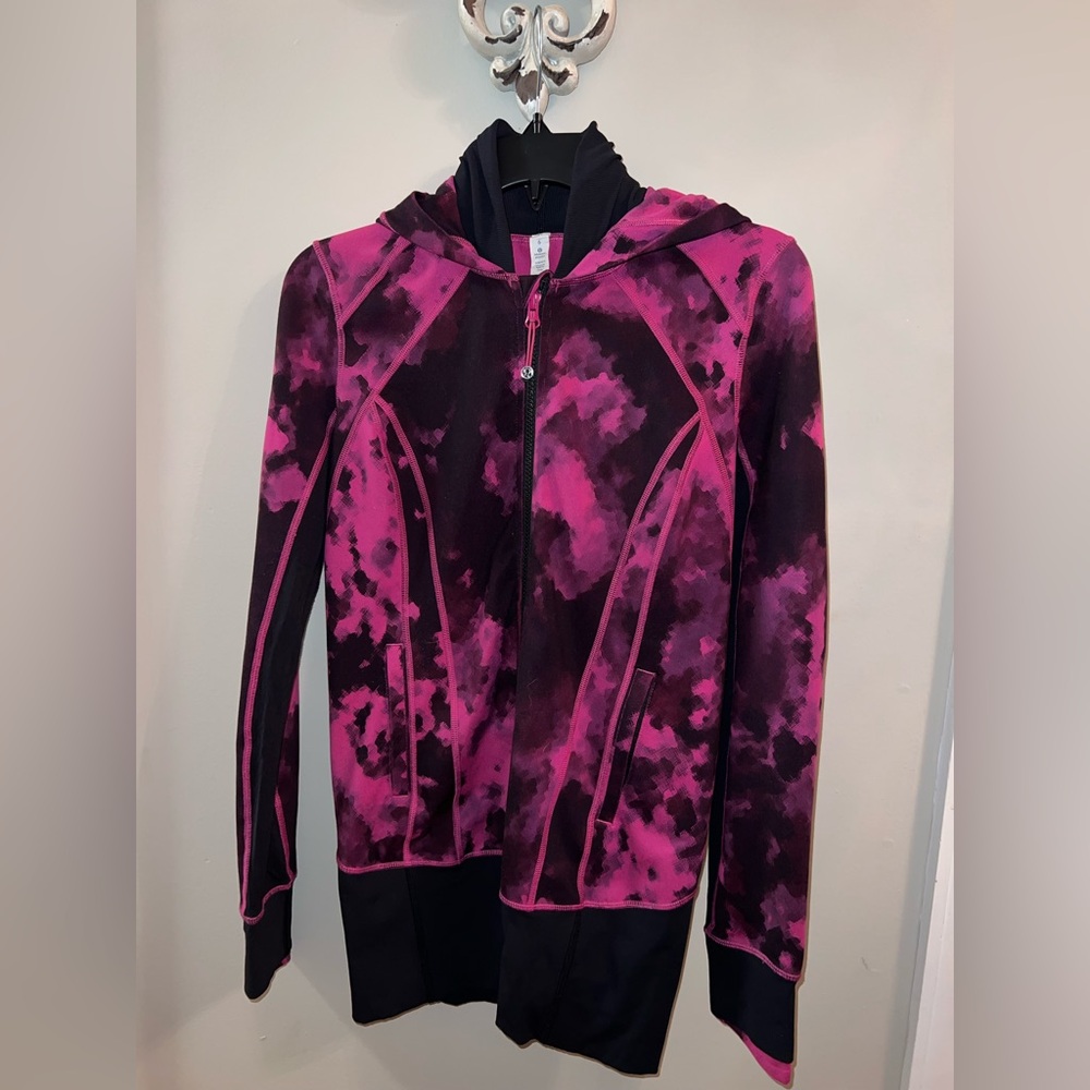 Lululemon Daily Practice Jacket
Blooming Pixie Raspberry Black / Black